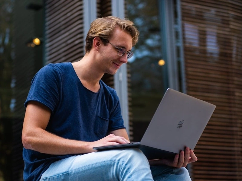 React Developer Resume Guide: Stand Out to Recruiters